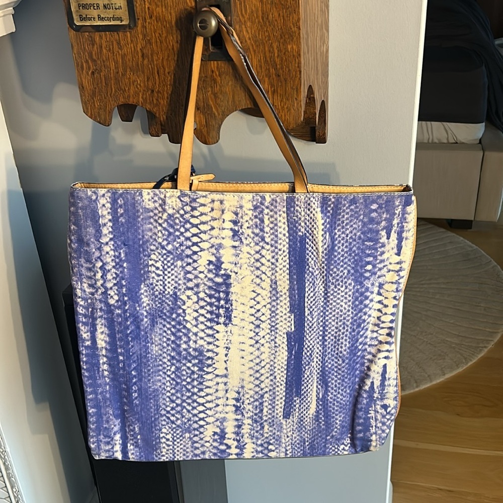 REED KRAKOFF Alligator Print Blue and Tan Canvas Tote Bag - Picture 2 of 15
